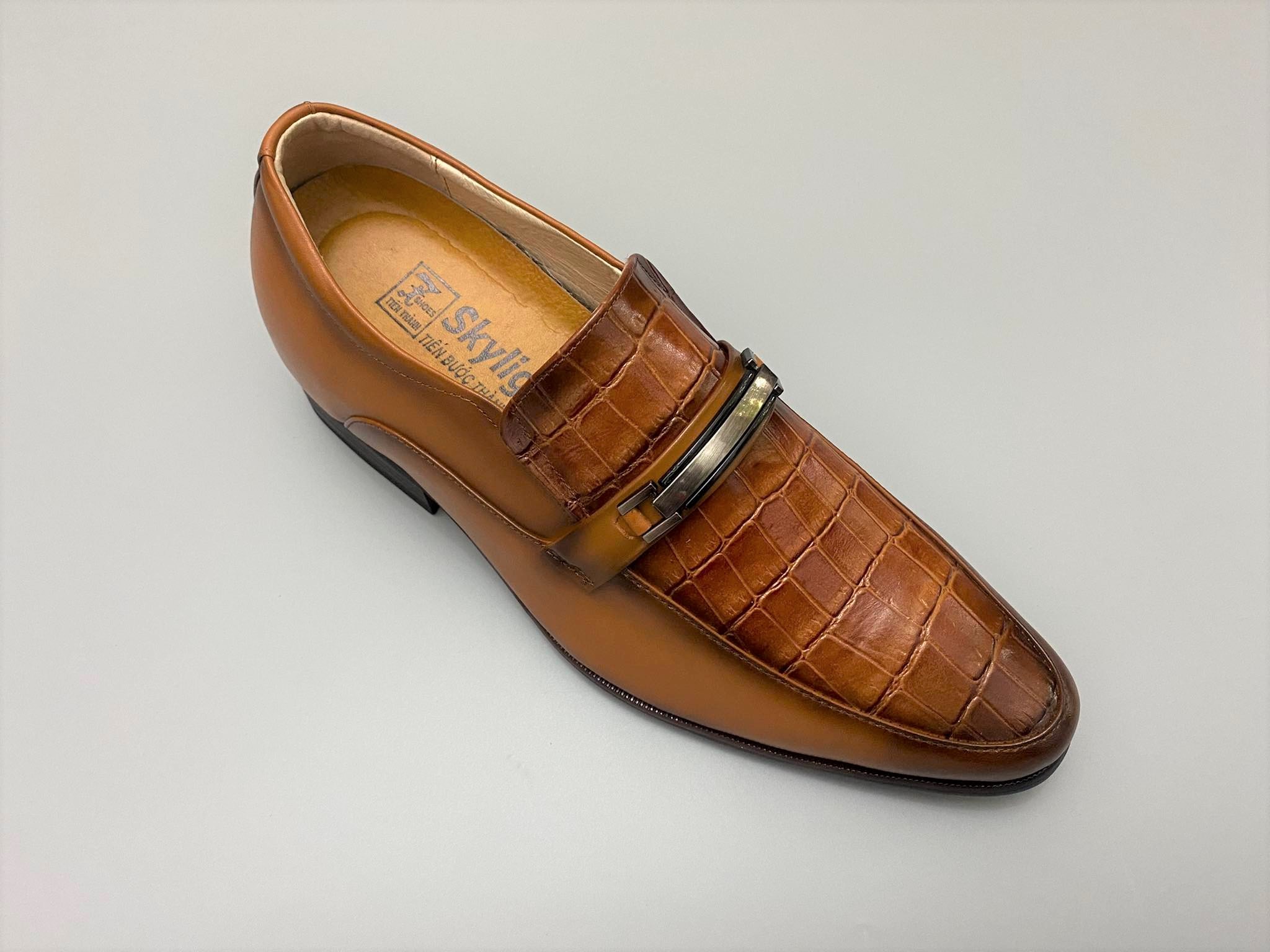 Giày cao 7cm với khoen